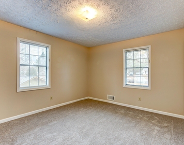102 Pine Point - Photo Thumbnail 18
