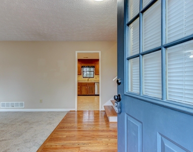 102 Pine Point - Photo Thumbnail 2
