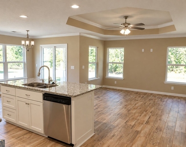 108 Gary Circle - Photo Thumbnail 4