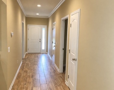 108 Gary Circle - Photo Thumbnail 15