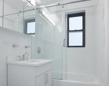 E 16 St - Photo Thumbnail 4