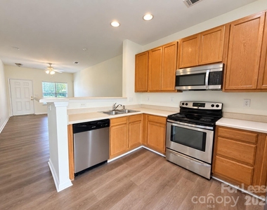 634 Fountain Court - Photo Thumbnail 7
