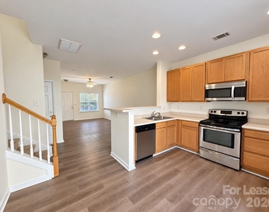 634 Fountain Court - Photo Thumbnail 5