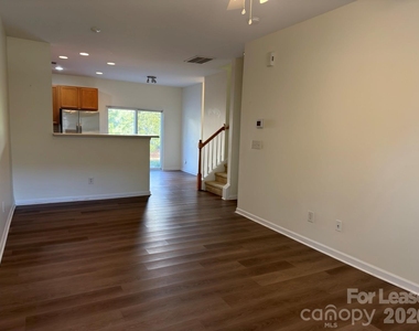 634 Fountain Court - Photo Thumbnail 2