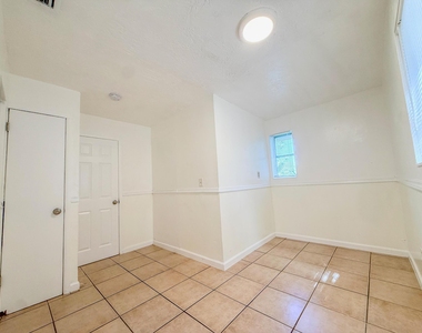 3075 Floweva Street - Photo Thumbnail 8