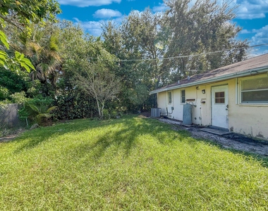3075 Floweva Street - Photo Thumbnail 10