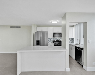 4222 Inverrary Boulevard - Photo Thumbnail 10