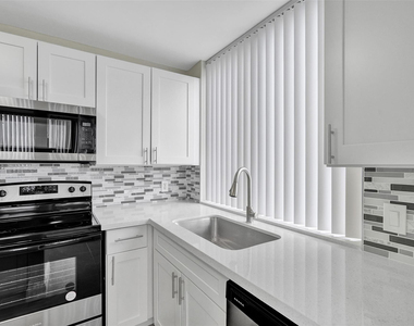 4222 Inverrary Boulevard - Photo Thumbnail 12