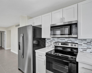 4222 Inverrary Boulevard - Photo Thumbnail 9