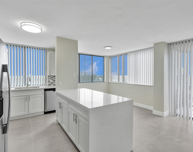 4222 Inverrary Boulevard - Photo Thumbnail 4