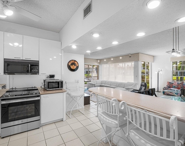 5233 Lake Catalina Drive N - Photo Thumbnail 18