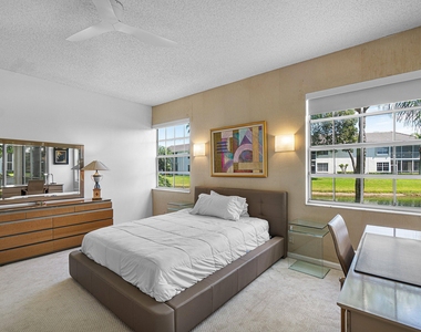 5233 Lake Catalina Drive N - Photo Thumbnail 22