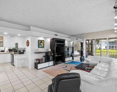 5233 Lake Catalina Drive N - Photo Thumbnail 8
