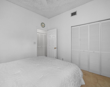 5233 Lake Catalina Drive N - Photo Thumbnail 20