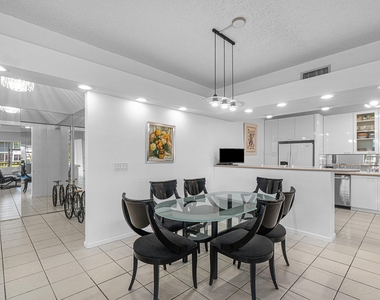 5233 Lake Catalina Drive N - Photo Thumbnail 13