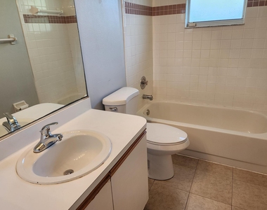 2514 Se Rock Springs Drive - Photo Thumbnail 11