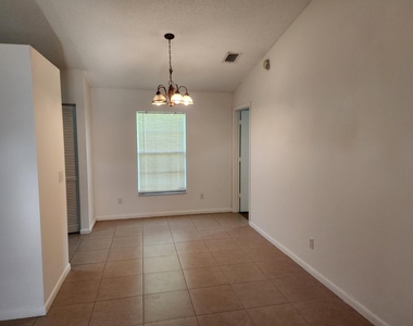 2514 Se Rock Springs Drive - Photo Thumbnail 5