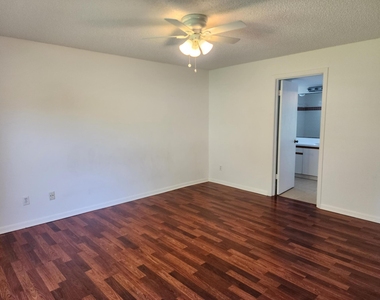 2514 Se Rock Springs Drive - Photo Thumbnail 7