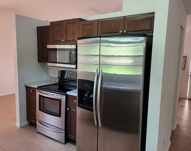 2514 Se Rock Springs Drive - Photo Thumbnail 3