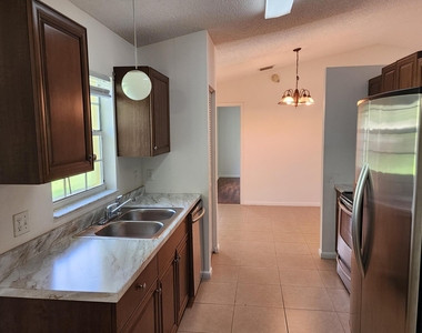 2514 Se Rock Springs Drive - Photo Thumbnail 1