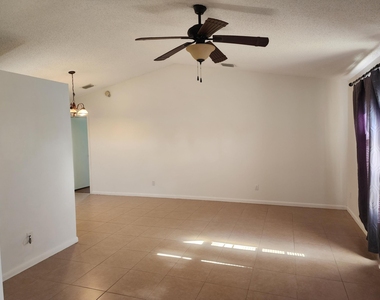 2514 Se Rock Springs Drive - Photo Thumbnail 4
