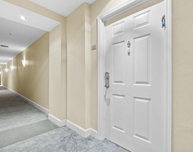 804 E Windward Way - Photo Thumbnail 3