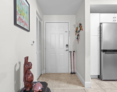 804 E Windward Way - Photo Thumbnail 4