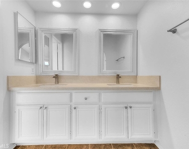 3640 Honey Glen Way - Photo Thumbnail 24