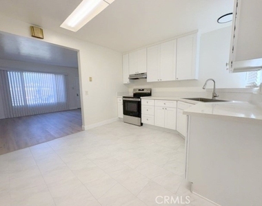 1437 W F Street - Photo Thumbnail 4