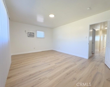 1437 W F Street - Photo Thumbnail 21