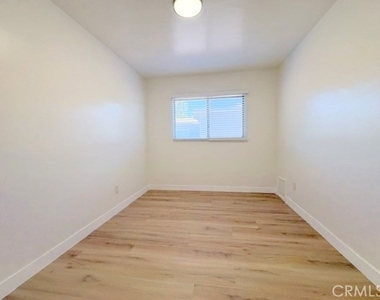 1437 W F Street - Photo Thumbnail 15