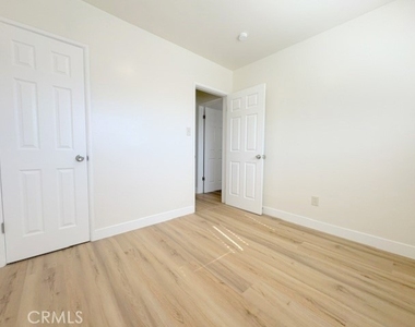 1437 W F Street - Photo Thumbnail 11