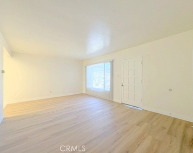 1437 W F Street - Photo Thumbnail 2