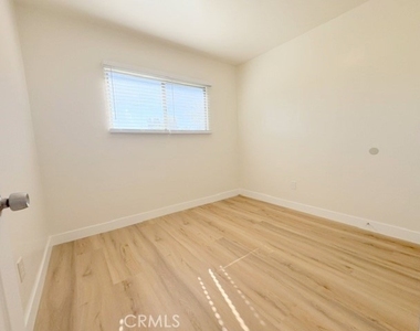 1437 W F Street - Photo Thumbnail 10