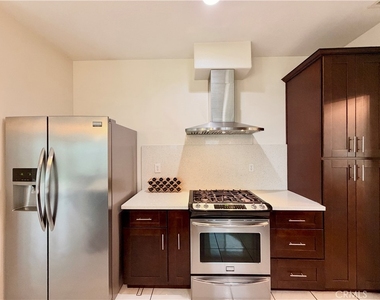 2302 Ridgeview Avenue - Photo Thumbnail 10