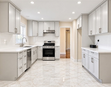 2920 Leopold Ave - Photo Thumbnail 6
