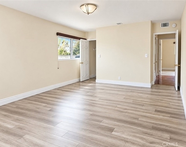 2920 Leopold Ave - Photo Thumbnail 9