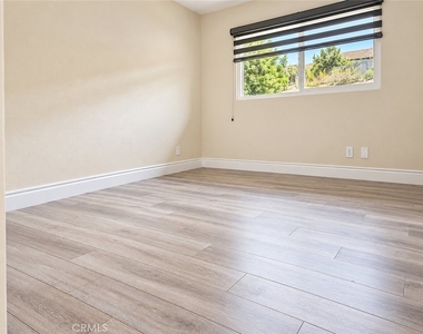 2920 Leopold Ave - Photo Thumbnail 13