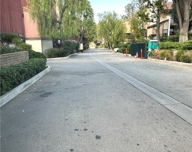 21931 Burbank - Photo Thumbnail 29