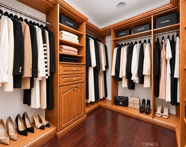 21500 Califa Street - Photo Thumbnail 12