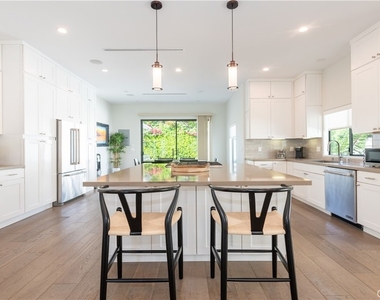 13957 Hesby Street - Photo Thumbnail 7
