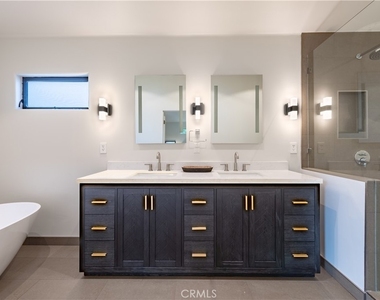 13957 Hesby Street - Photo Thumbnail 16
