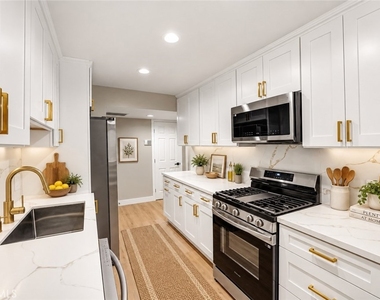 637 N West Knoll - Photo Thumbnail 2