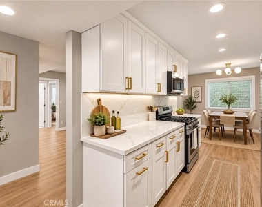 637 N West Knoll - Photo Thumbnail 4