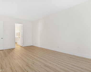 14530 Benefit Street - Photo Thumbnail 21
