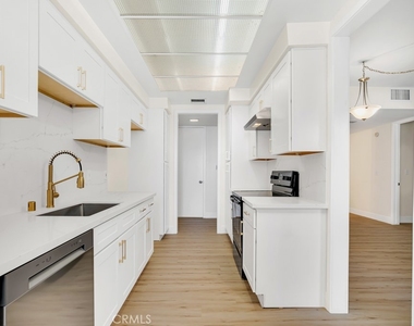 14530 Benefit Street - Photo Thumbnail 15