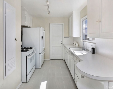 3914 Vantage Avenue - Photo Thumbnail 9