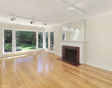 3914 Vantage Avenue - Photo Thumbnail 4