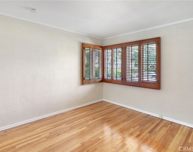 3914 Vantage Avenue - Photo Thumbnail 13