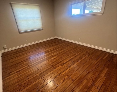 22615 Collins Street - Photo Thumbnail 11